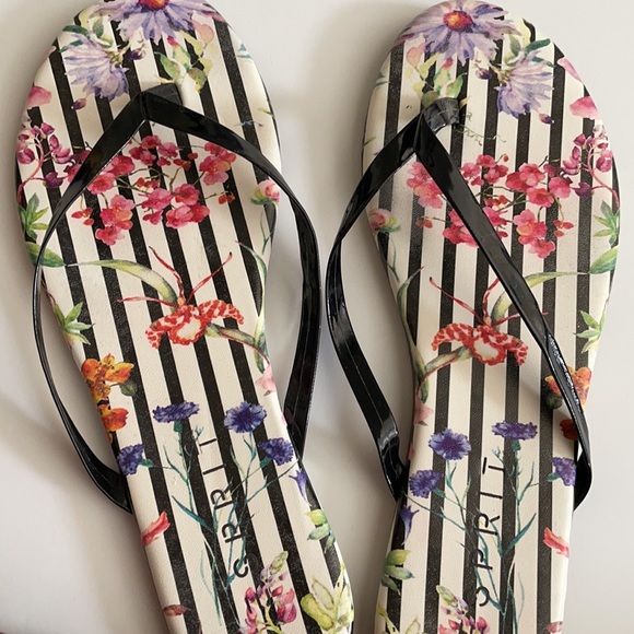 🌻Esprit flip flops - Picture 2 of 4
